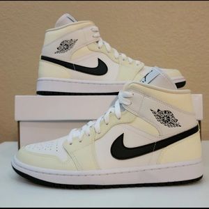 Jordan 1 Coconut mid Women’s 5